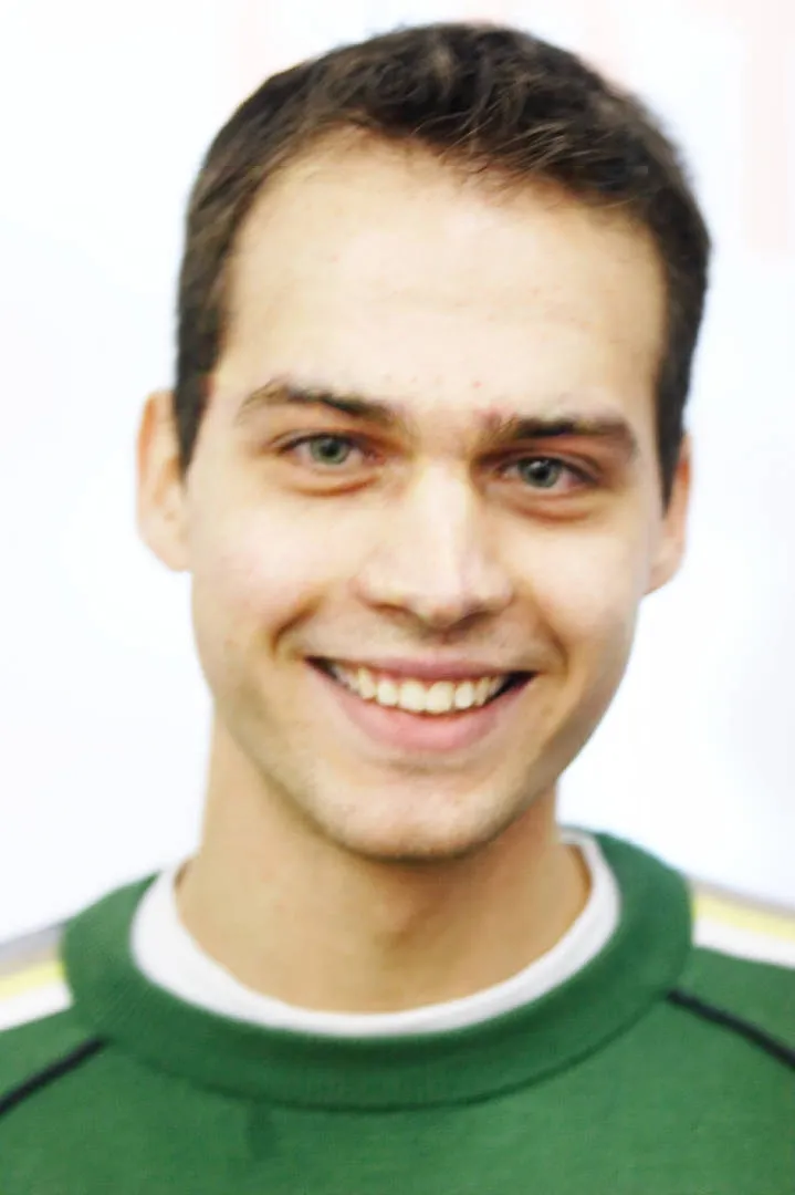 2005 — Portrait mit breitem Grinsen, aber Augenringen