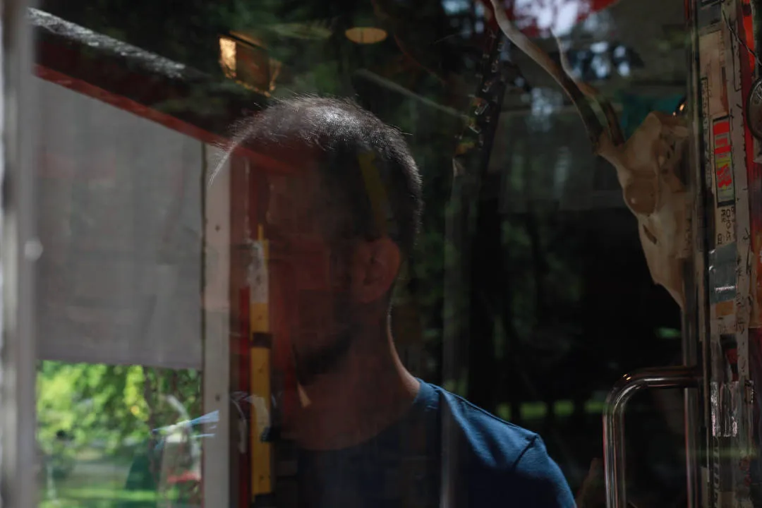 2012 — Profil-Spiegelung in einer Installation auf der falschen Documenta 13